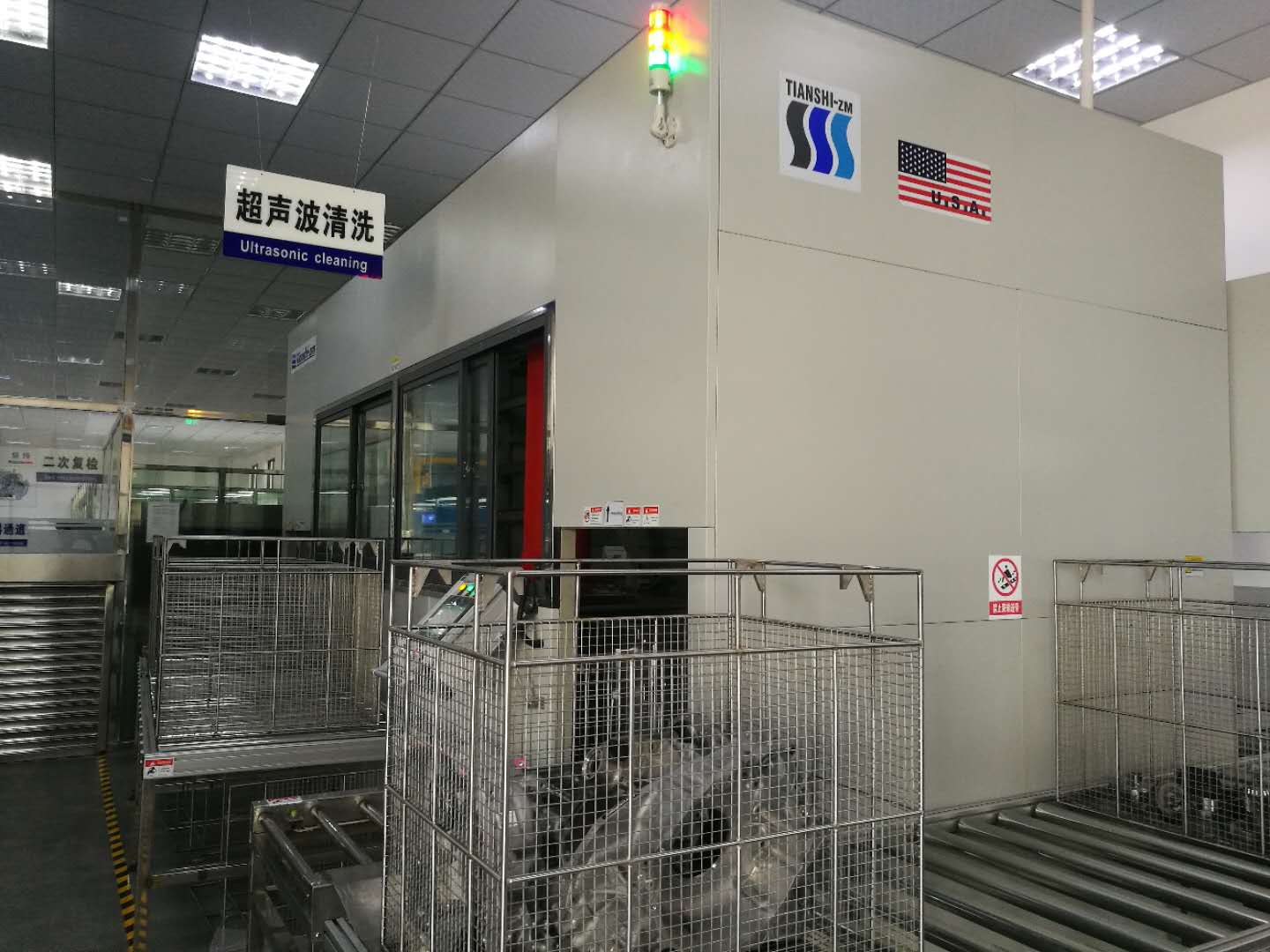 龍門式全自動(dòng)超聲清洗烘干機(jī)(圖4) 龍門式全自動(dòng)超聲清洗烘干機(jī)(圖4)