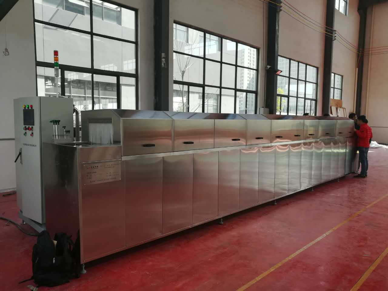 網(wǎng)帶式高壓噴淋清洗烘干機(jī)(圖3) 網(wǎng)帶式高壓噴淋清洗烘干機(jī)(圖3)